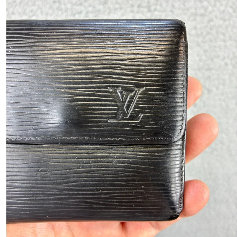 Louis Vuitton Epi Leather Compact Wallet Black Bifold Vintage Authentic Luxury